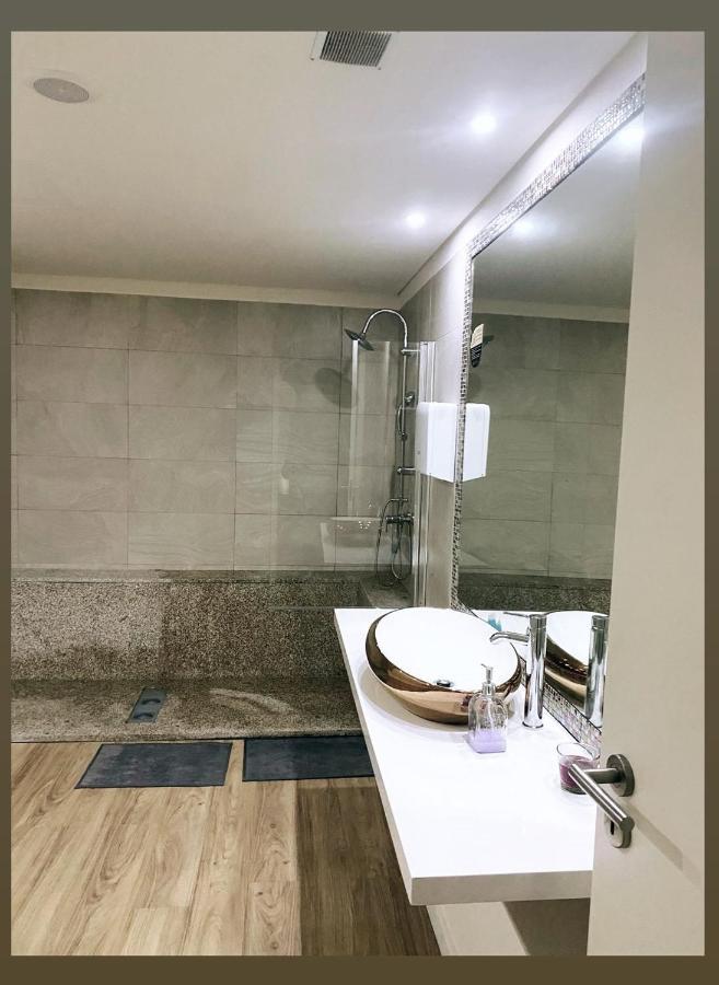 Evolue Hotel Porto Bagian luar foto