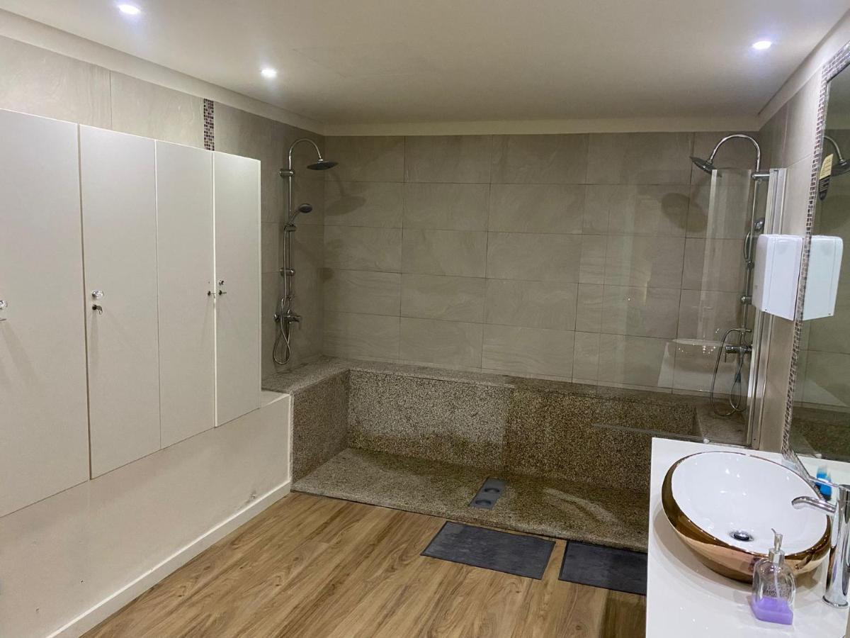 Evolue Hotel Porto Bagian luar foto