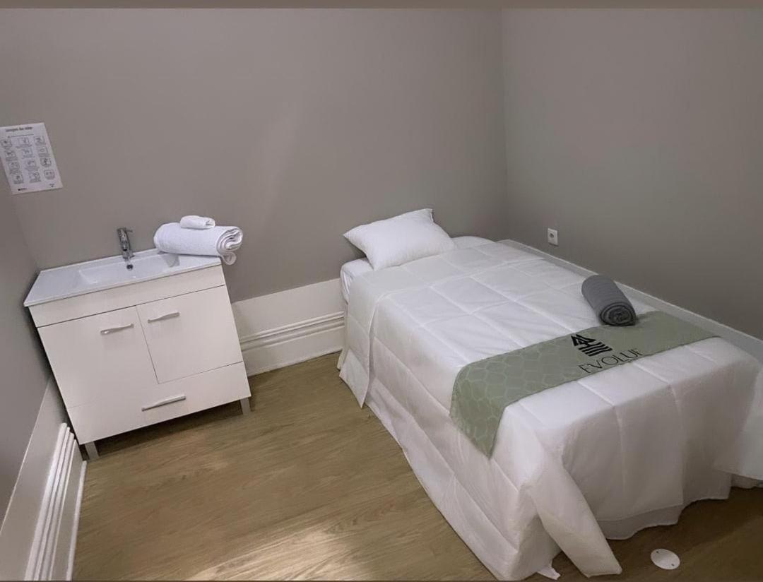 Evolue Hotel Porto Bagian luar foto